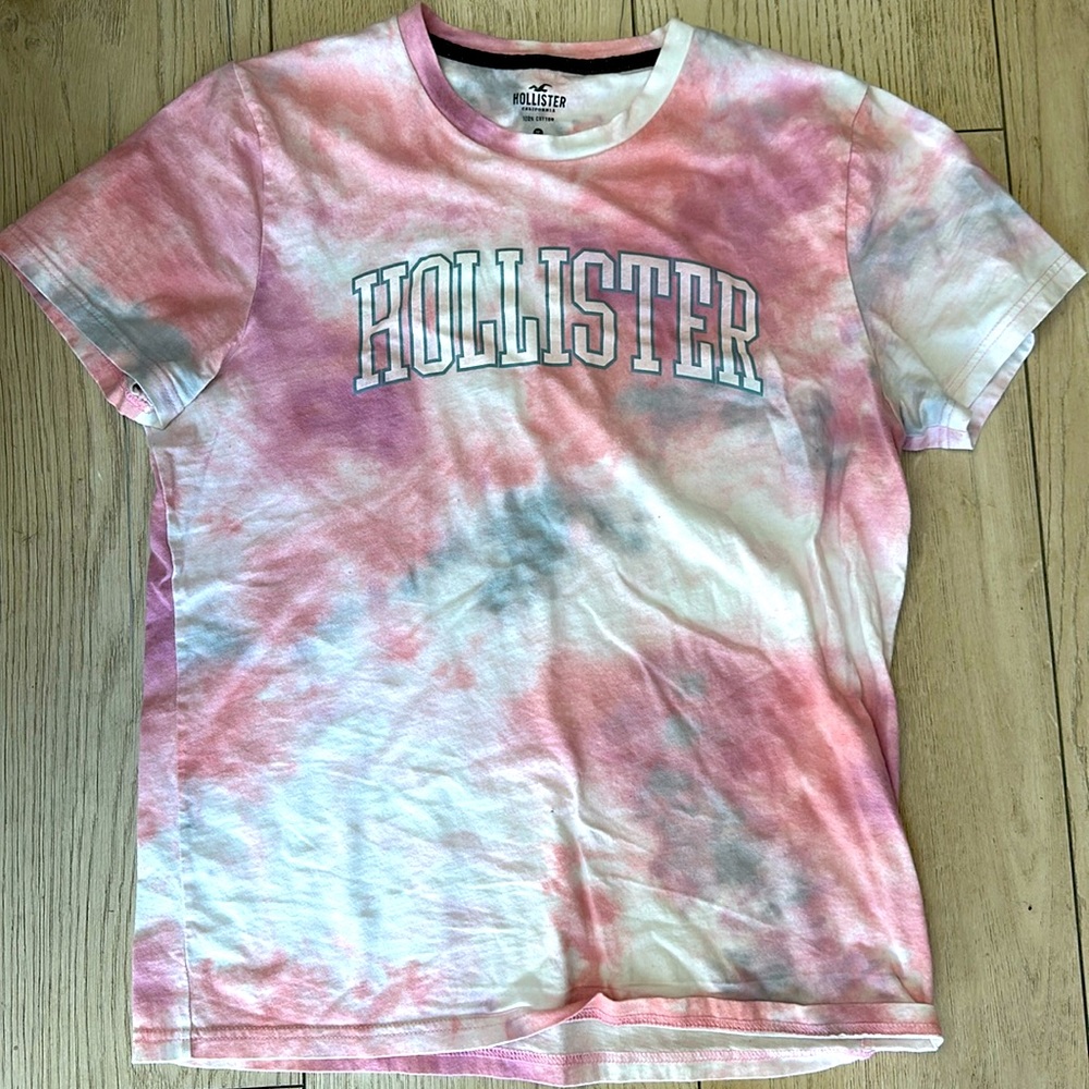 Hollister t shirt size medium
